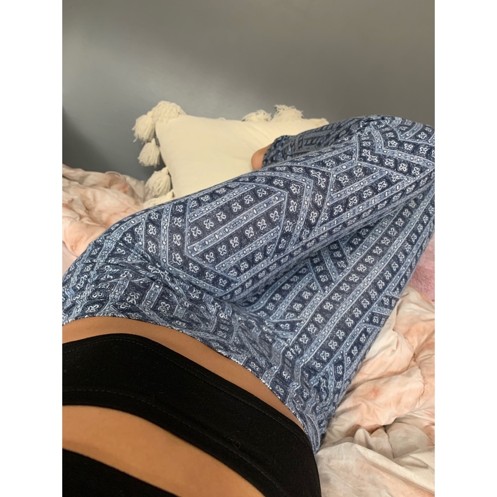 Aeropostale flare flowy paisley/geo print pant